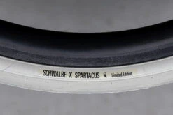 Schwalbe Pro One X Spartacus Evo Super Race 28-622 TLE Addix Race Pneus Pliants 10 Schwalbe Pro One X Spartacus Evo Super Race 28-622 TLE Addix Race Pneus Pliants -Vélo Pièces Magasin Schwalbe Pro One X Spartacus Evo Super Race 28 622 TLE Addix Race Faltreifen 4026495914673 b